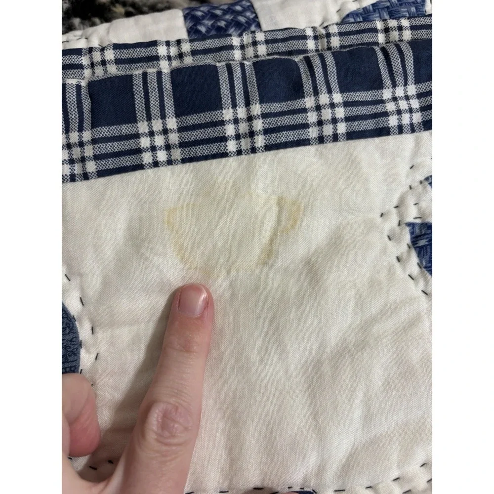 Vintage Quilt Queen Size 92 x 98 Embroidered Leaf, Country Pattern Cottagecore